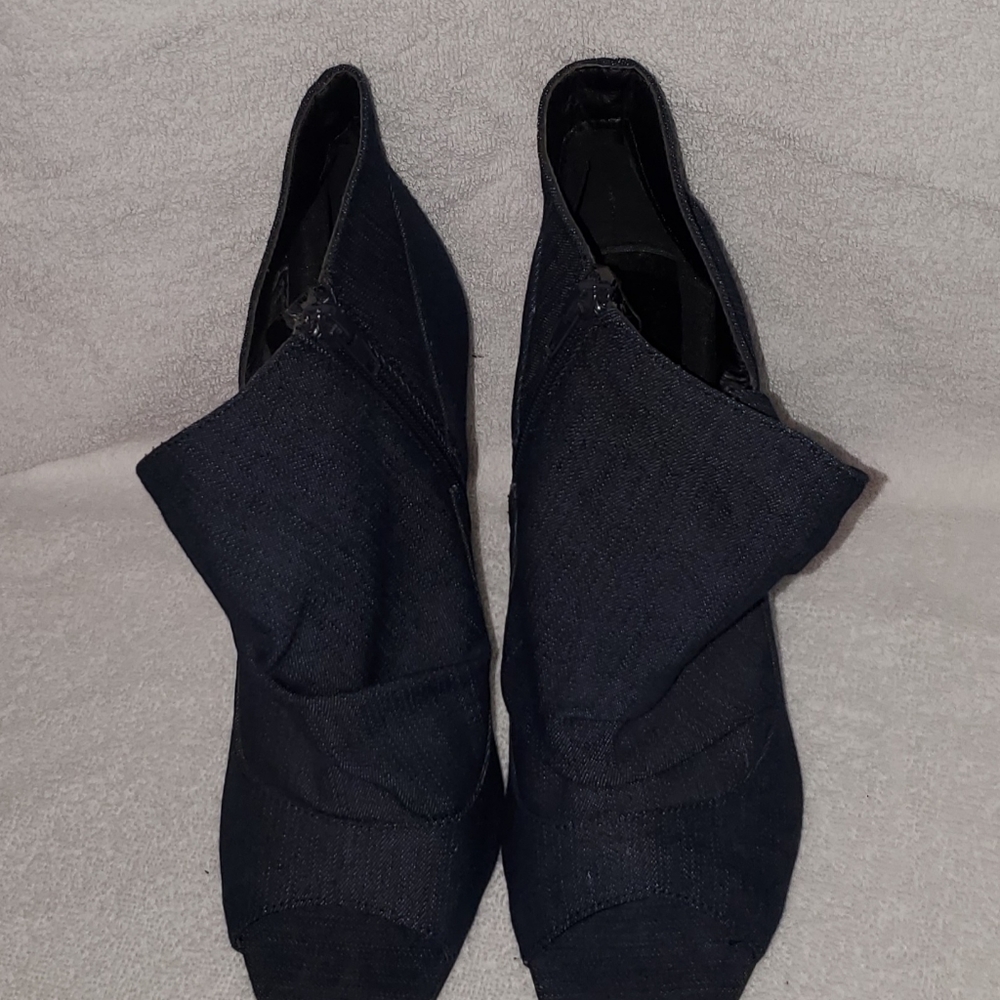 Blue Denim bootie.  4 inch heel size 9 - Picture 7 of 9